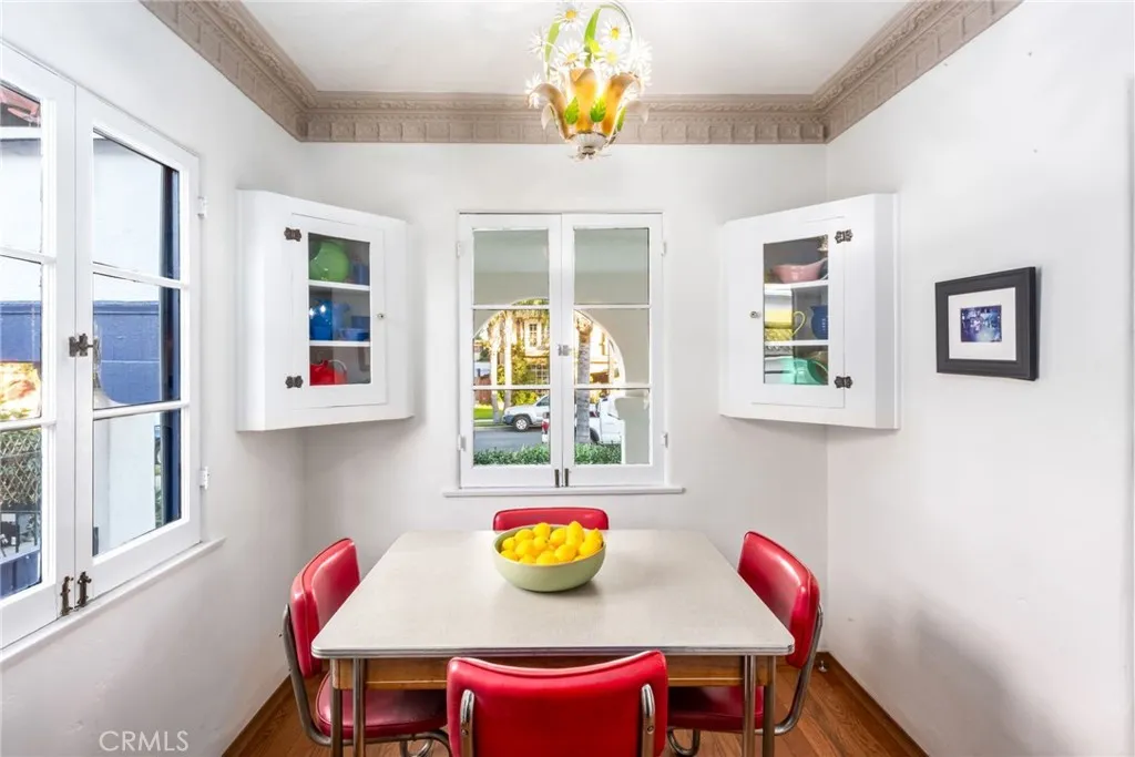 2431 S Holt, Los Angeles, California 90034 home-pic-6